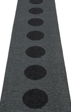 Pappelina Teppich VERA 2,0 Bio Edition Black/Black Metallic 70 x 280 cm V2X728