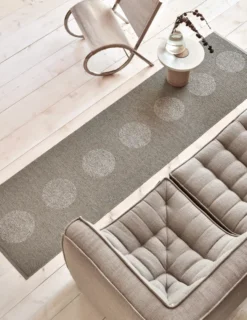 Pappelina Teppich VERA 2.0 Bio Edition Dark Linen/Linen Metallic 70 x 200 cm V29G720