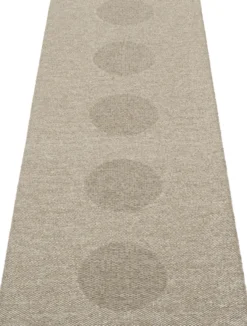 Pappelina Teppich VERA 2.0 Bio Edition Dark Linen/Linen Metallic 70 x 200 cm V29G720