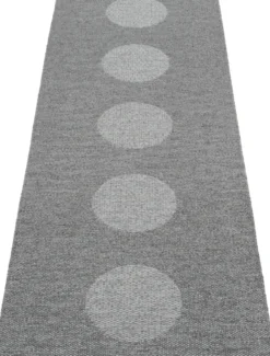 Pappelina Teppich VERA 2,0 Bio Edition Grey/Granit Metallic 70 x 200 cm V29720