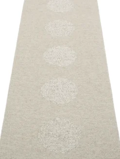 Pappelina Teppich VERA 2.0 Bio Edition Linen/Stone Metallic 70 x 200 cm V29F720