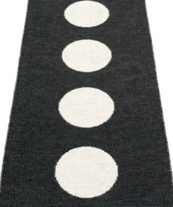 Pappelina Teppich Vera Black 70 x 150 cm VEX715