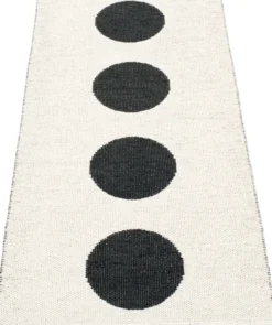 Pappelina Teppich Vera Black 70 x 150 cm VEX715