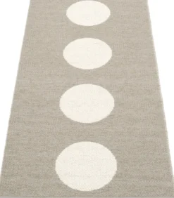 Pappelina Teppich Vera Mud Vanilla 70 x 150 cm VE6B715
