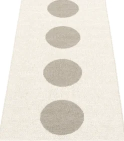 Pappelina Teppich Vera Mud Vanilla 70 x 150 cm VE6B715