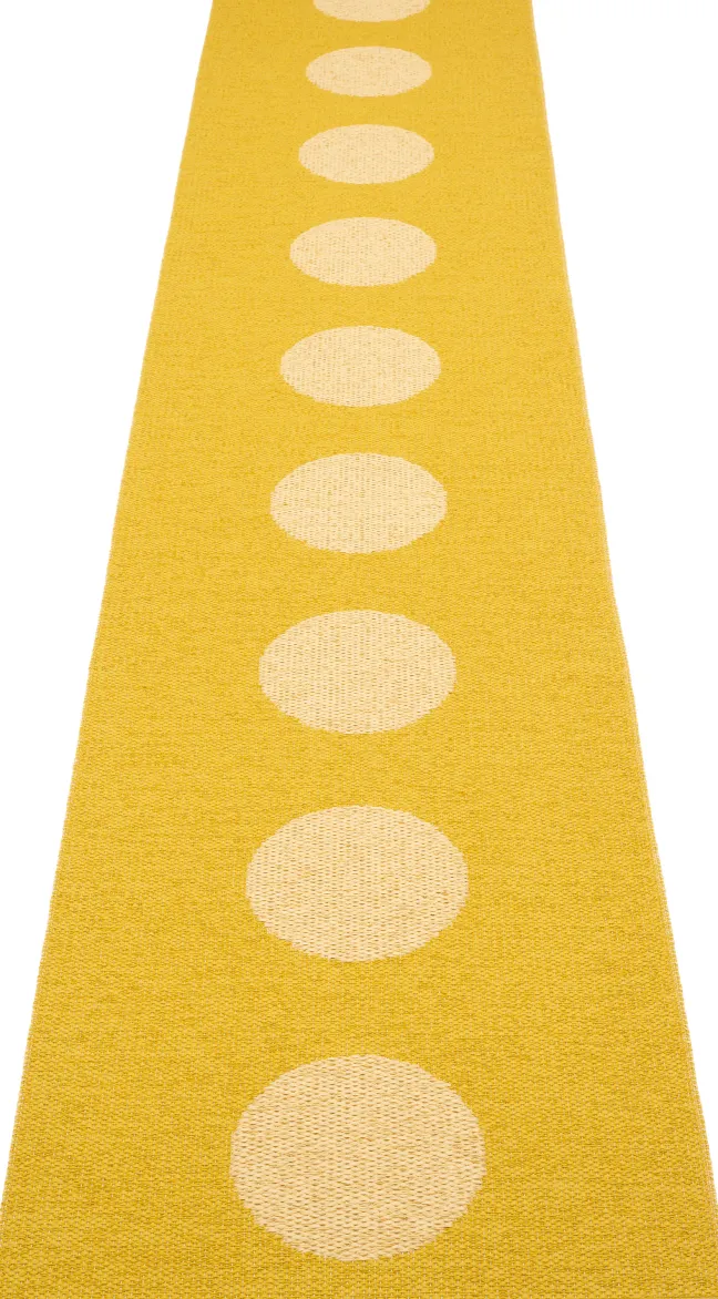 Pappelina Teppich VERA POP Mustard 70 x 360 cm VP5736