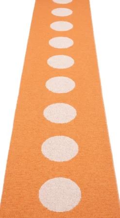 Pappelina Teppich VERA POP Pale Orange 70 x 360 cm VP4A736