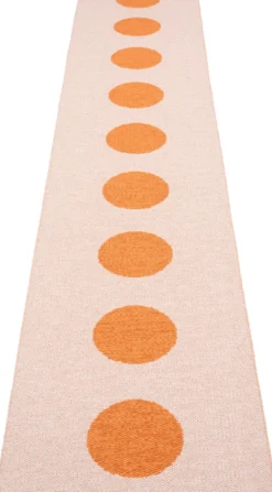 Pappelina Teppich VERA POP Pale Orange 70 x 360 cm VP4A736