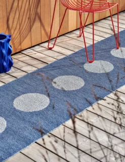 Pappelina Teppich VERA POP River Blue 70 x 360 cm VP3R736
