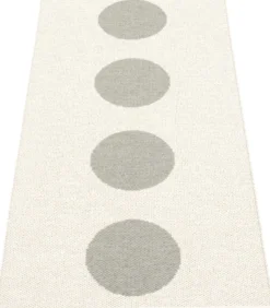 Pappelina Teppich Vera Warm grey Vanilla 70 x 150 cm VE9D715