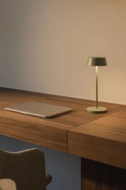 QOOZII - MALTA - Kabellose LED Tischlampe - Olivgrün