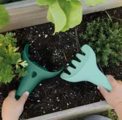 Quut Raki Sandspielzeug Rechen & Schaufel Garten grün