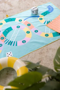 Quut Spieltuch L (180 x 100cm) Snakes & Ladders