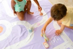 Quut Spieltuch M (140 x 70cm) Road Lavender