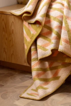 Roros Tweed BISLETT Lammwolldecke 130x200cm Peach & pistachio 5151