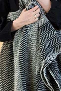 Roros Tweed FRI Lammwolldecke 150 x 200cm Gray Day 3456