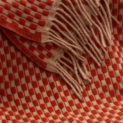 Roros Tweed ISAK Lammwolldecke 150 x 210cm Rot Sumac Throw 5353