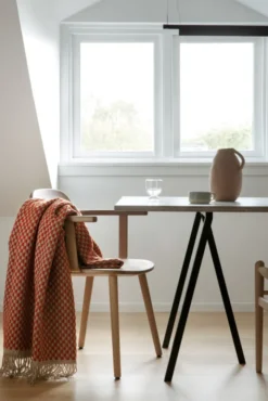 Roros Tweed ISAK Lammwolldecke 150 x 210cm Rot Sumac Throw 5353
