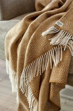 Roros Tweed KATTEFOT Wolldecke 140x220cm Ocker 554065