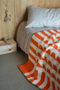 Roros Tweed KVAM Lammwolldecke 135 x 200cm orange 5212