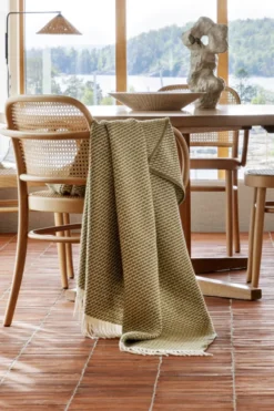 Roros Tweed MELLO Lammwolldecke 150x210cm blattgrün 5752
