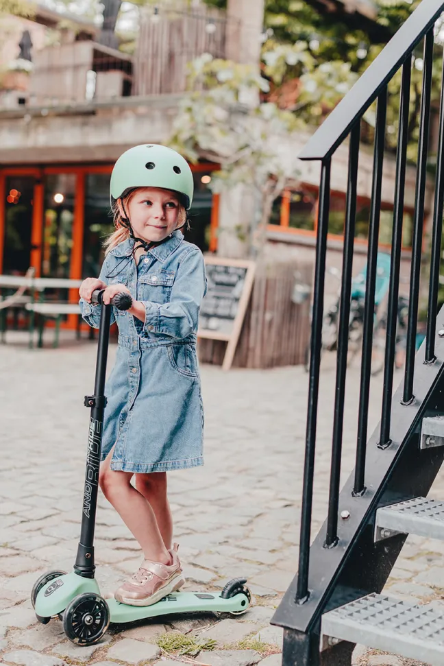 Scoot & Ride Highwaykick 3 LED kiwi