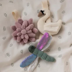 Sebra Aktivitätsspielzeug 3er Set Blume/Libelle/Schwan