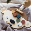 Sebra Aktivitätstafel aus Holz Maci der Affe