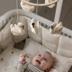 Sebra Babymobile Schwäne