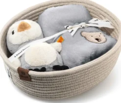 Steiff Geschenkset Lio Pinguin mit Rassel und Latz im Korb