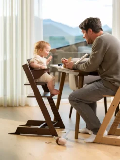 STOKKE® Aktions-Set Tripp Trapp® Eiche warm braun + Babyset warm braun