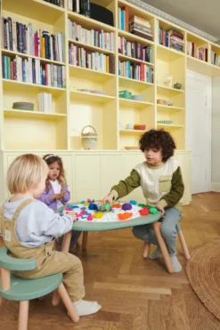 Stokke® MuTable™ V2 Tisch mit Stuhl Clover Green