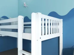 THUKA Nordic halbhohes Bett Crossbar mit gerader Leiter und ausziehbarem Schreibtisch weiß