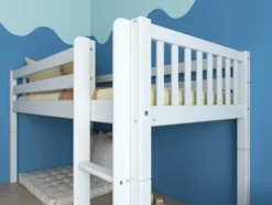 THUKA Nordic halbhohes Bett Crossbar mit gerader Leiter weiß