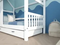 THUKA Nordic Hausbett Crossbar mit halb geschlossener Front, Dachpanele und 2 Schubladen weiß
