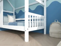 THUKA Nordic Hausbett Crossbar mit halb geschlossener Front und Dachpanele weiß