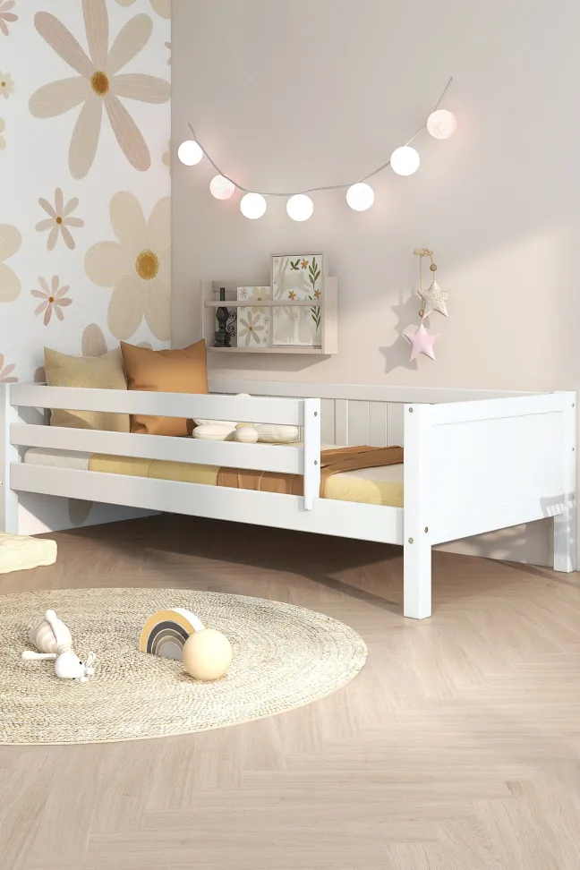 THUKA Nordic Tagesbett Romantic mit 3/4 Front und hinterer Absturzsicherung weiß