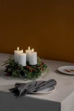 UYUNI Geschenkbox LED 4 Stumpenkerzen mit Kerzenhalter und Fernbedienung Smooth Nordic white