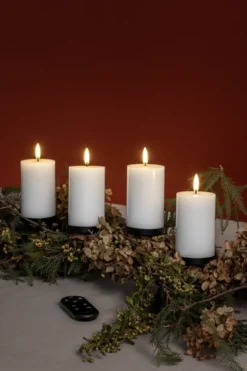 UYUNI Geschenkbox LED 4 Stumpenkerzen mit Kerzenhalter und Fernbedienung Smooth Nordic white