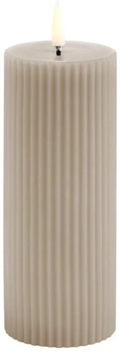 UYUNI LED Kerze Grooved 5,8x15 cm Sandstone