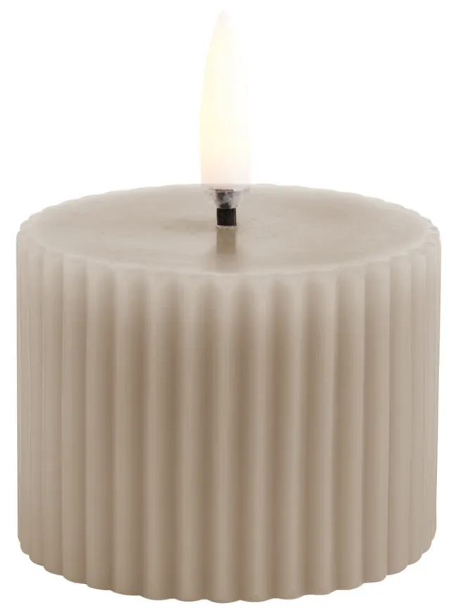 UYUNI LED Kerze Grooved 5,8x4,5 cm Sandstone