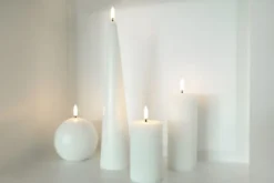 UYUNI LED Kerze konisch Smooth 5,8x21,5 cm Nordic White
