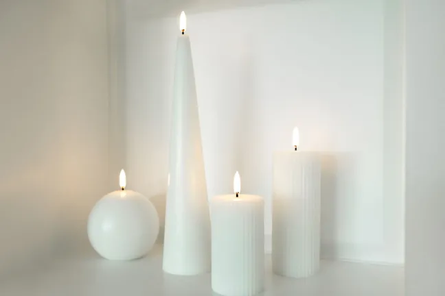 UYUNI LED Kerze konisch Smooth 5,8x21,5 cm Nordic White