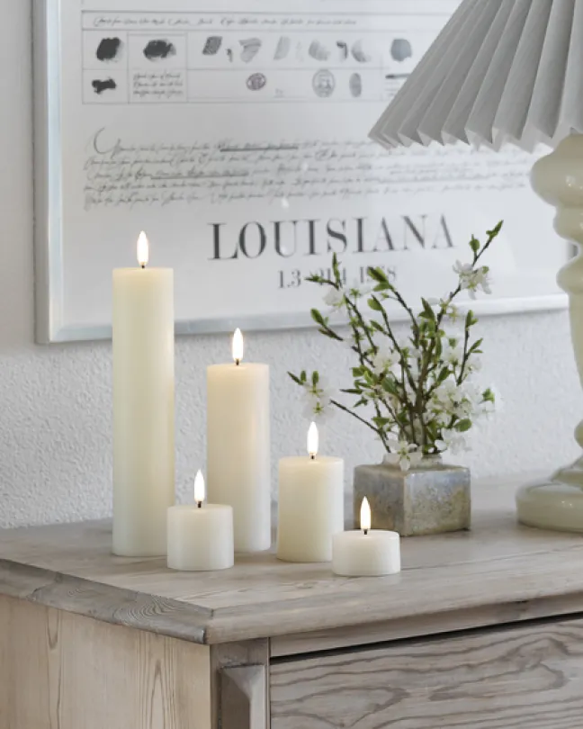 UYUNI LED Kerze Smooth 4,8x22 cm Nordic White