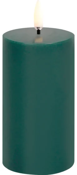 UYUNI LED Kerze Smooth 5,8x10 cm Pine Green