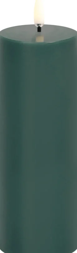 UYUNI LED Kerze Smooth 5,8x15 cm Pine Green
