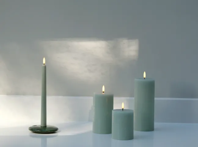 UYUNI LED Stabkerze (2 Stück) Smooth 2,3x25 cm Dusty Green Sale