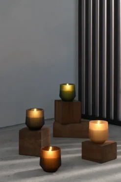 UYUNI Scented LED Duftkerze im Glas 8,5x9,5 cm Awaken brown