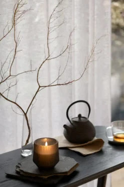 UYUNI Scented LED Duftkerze im Glas 8,5x9,5 cm Awaken brown