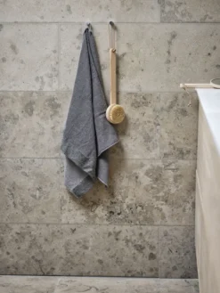 ZONE Denmark Badebürste Inu 33 x 8,6 x 3,9 cm Buchenholz